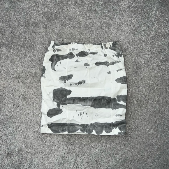 Grey Print Mini Skirt - Picture 2 of 4